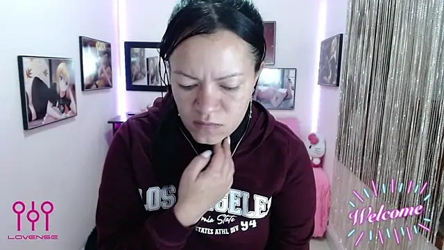 Cristal w online show from October 31, 2025, 1:30 pm