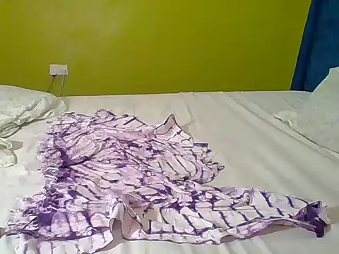 Snapshot of QueenMelisa chatting on November 11, 2025, 8:14 pm QueenMelisa online show from November 11, 2025, 8:14 pm