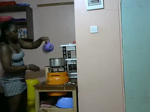 slender-qwene online show from October 6, 2025, 5:19 am