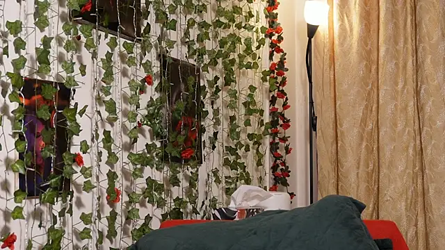 NaughtYHomemadE online show from February 6, 2026, 9:38 am