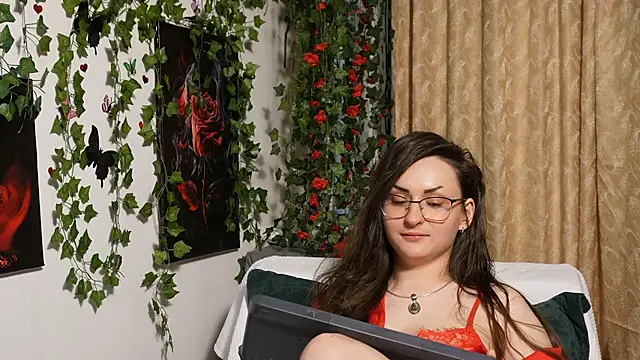 Snapshot of NaughtYHomemadE chatting on September 26, 2025, 12:01 pm NaughtYHomemadE online show from September 26, 2025, 12:01 pm