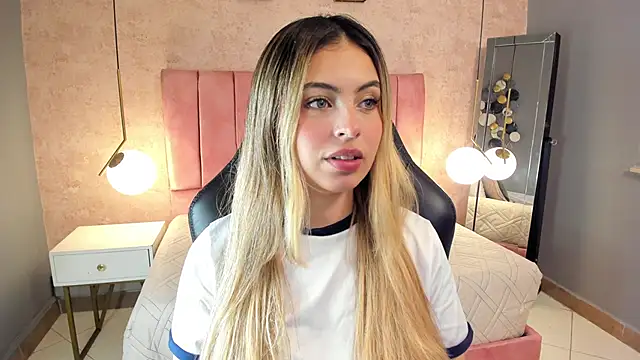 Snapshot of magic_fernanda chatting on October 23, 2025, 9:57 pm magic fernanda online show from October 23, 2025, 9:57 pm