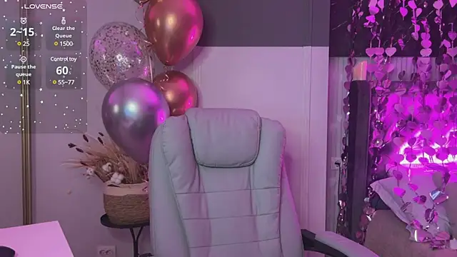 XtraHotX online show from February 18, 2025, 1:10 am