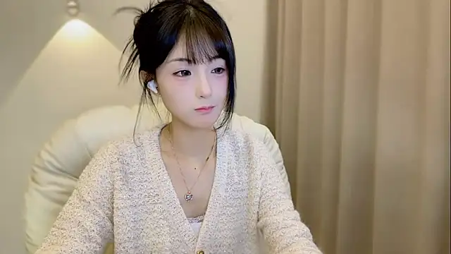 Snapshot of SHUIshui_ chatting on October 19, 2025, 7:44 am SHUIshui  online show from October 19, 2025, 7:44 am