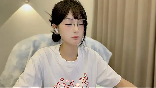 Snapshot of SHUIshui_ chatting on October 16, 2025, 12:35 pm SHUIshui  online show from October 16, 2025, 12:35 pm