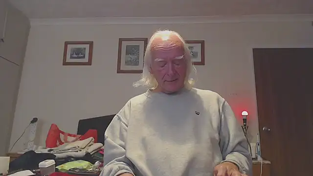 WaverlyKernow online show from October 4, 2025, 12:17 pm