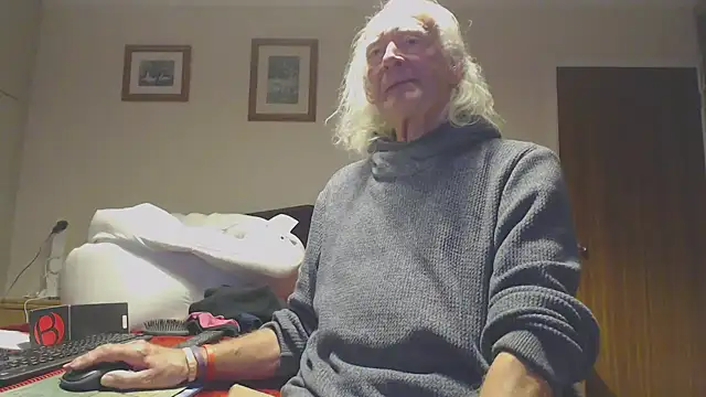 WaverlyKernow online show from October 28, 2025, 8:52 pm