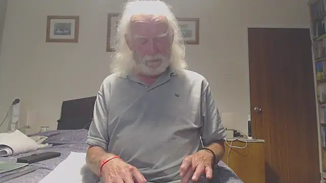 Snapshot of WaverlyKernow chatting on June 17, 2026, 11:09 am WaverlyKernow online show from June 17, 2026, 11:09 am
