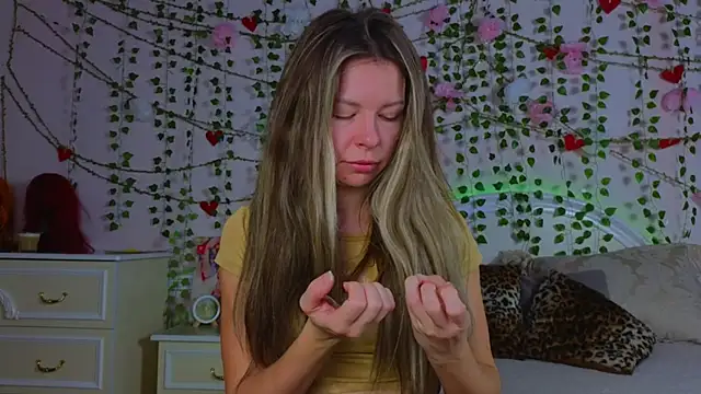 Real Tini online show from November 30, 2025, 6:25 am