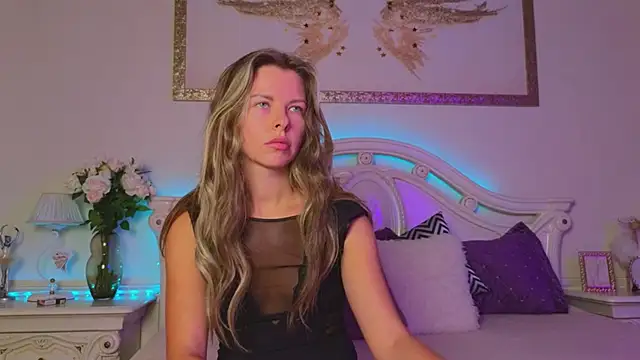 Snapshot of Real_Tini chatting on September 24, 2025, 12:00 pm Real Tini online show from September 24, 2025, 12:00 pm