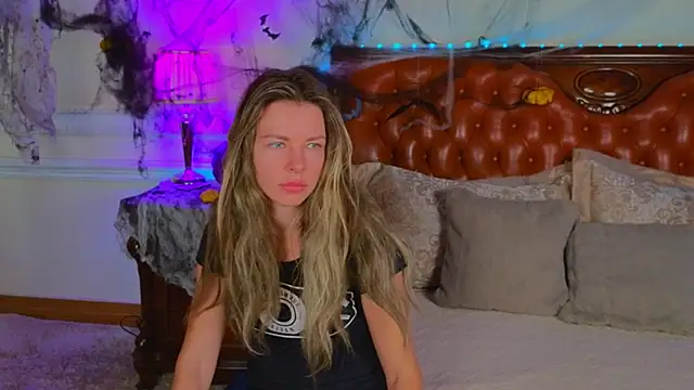 Snapshot of Real_Tini chatting on October 27, 2025, 6:25 am Real Tini online show from October 27, 2025, 6:25 am