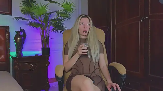 Real Tini online show from April 11, 2026, 6:10 am