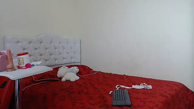 luna hoott online show from March 12, 2025, 7:47 pm