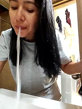 Erza-Scarlett online show from December 31, 2024, 4:04 pm