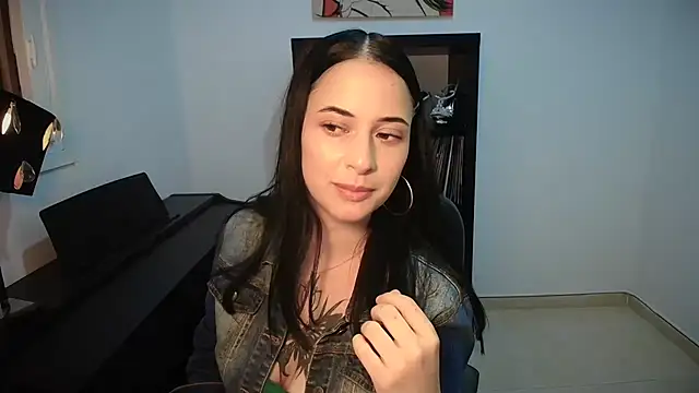 Snapshot of Windy_butterfly chatting on September 28, 2025, 5:53 pm Windy butterfly online show from September 28, 2025, 5:53 pm