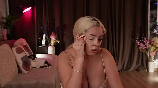 Snapshot of VictoriaMorrone chatting on October 14, 2025, 6:41 pm VictoriaMorrone online show from October 14, 2025, 6:41 pm