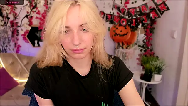 Snapshot of Eli_Llie chatting on October 29, 2025, 8:41 pm Eli Llie online show from October 29, 2025, 8:41 pm