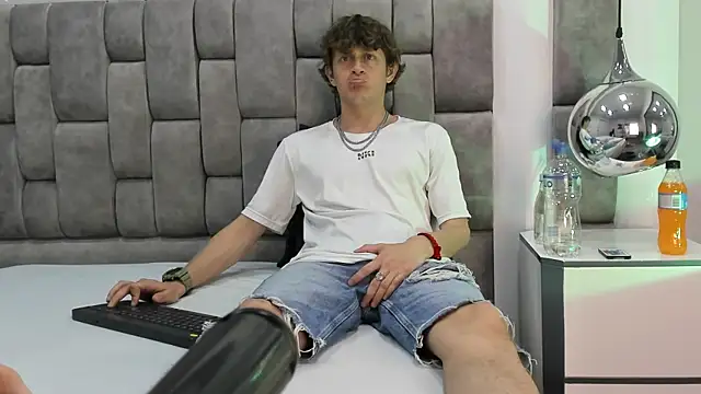 AnthonyAlso online show from October 1, 2025, 8:57 pm