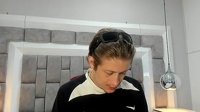 AnthonyAlso online show from November 3, 2025, 9:18 pm