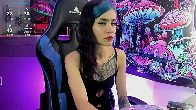 SophieRios online show from April 7, 2026, 8:43 pm