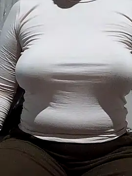 Snapshot of Elaa_Su chatting on January 31, 2025, 10:21 pm Elaa Su online show from January 31, 2025, 10:21 pm