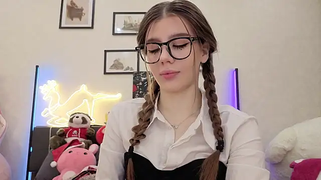 dolly ll online show from December 19, 2025, 1:35 pm