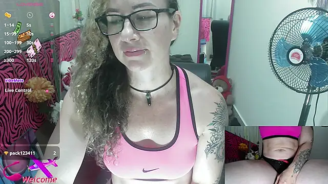 ViickySexy online show from September 30, 2025, 7:42 pm