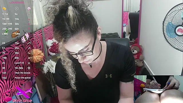 ViickySexy online show from October 7, 2025, 7:37 pm