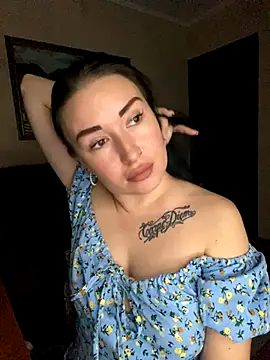 Roxana Bell online show from November 10, 2025, 6:57 pm