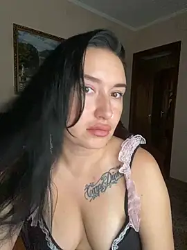 Snapshot of Roxana_Bell chatting on June 22, 2026, 12:35 pm Roxana Bell online show from June 22, 2026, 12:35 pm