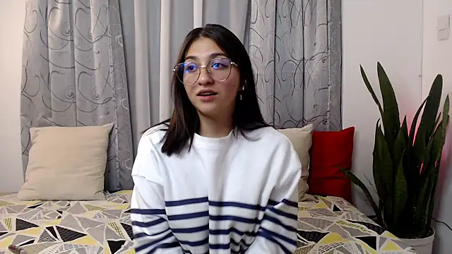 zoe moon18 online show from January 16, 2025, 3:45 am