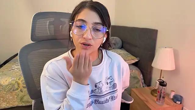 zoe moon18 online show from September 11, 2025, 2:44 am