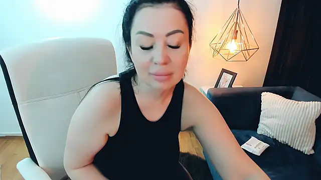 LayaFlow online show from March 4, 2026, 9:17 am