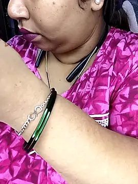 Ravina patil1 online show from October 31, 2025, 12:35 pm