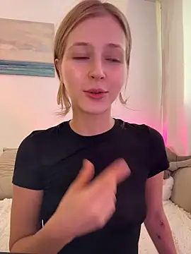 LunaRase online show from November 14, 2025, 12:09 pm