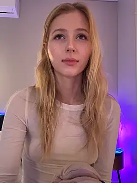 LunaRase online show from April 11, 2026, 7:45 am