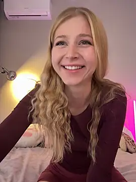 LunaRase online show from March 12, 2026, 9:46 am