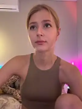 LunaRase online show from April 17, 2026, 5:32 am