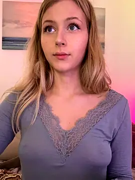 Snapshot of LunaRase chatting on September 20, 2025, 9:47 am LunaRase online show from September 20, 2025, 9:47 am