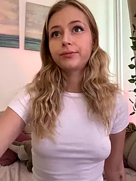 Snapshot of LunaRase chatting on September 23, 2025, 9:16 am LunaRase online show from September 23, 2025, 9:16 am