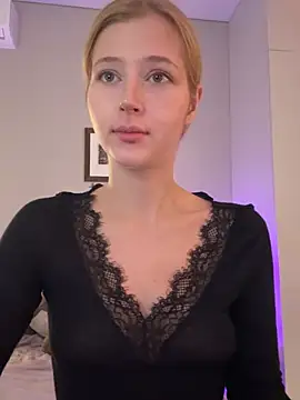 LunaRase online show from April 7, 2026, 5:09 am