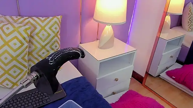 Snapshot of SophyRuiz_ chatting on February 9, 2026, 12:03 pm SophyRuiz online show from February 9, 2026, 12:03 pm