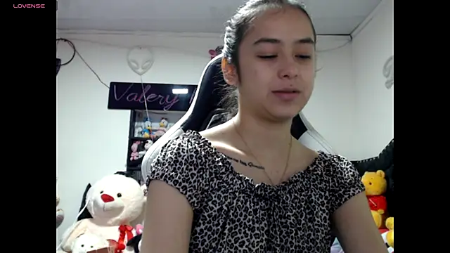 Snapshot of ValeryBaker_ chatting on October 31, 2025, 11:18 am ValeryBaker online show from October 31, 2025, 11:18 am