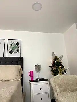 exoticcute online show from November 25, 2025, 5:35 pm