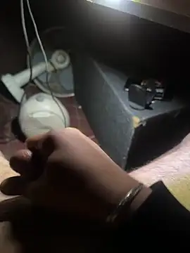 lazoglu0061 online show from March 22, 2025, 4:04 pm