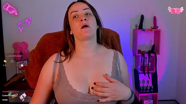 sara goodgirl13 online show from February 3, 2025, 8:35 pm