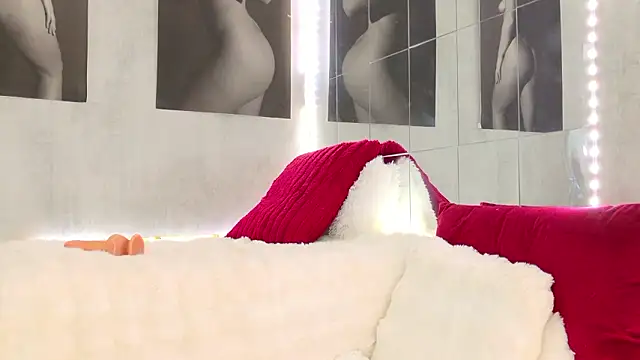 celia chanel online show from February 24, 2026, 6:03 am