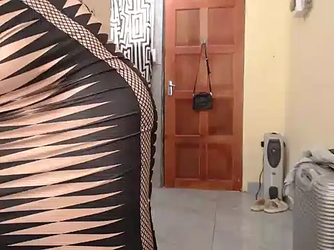 Snapshot of SALTRYHIPS29x chatting on October 21, 2025, 11:42 am SALTRYHIPS29x online show from October 21, 2025, 11:42 am