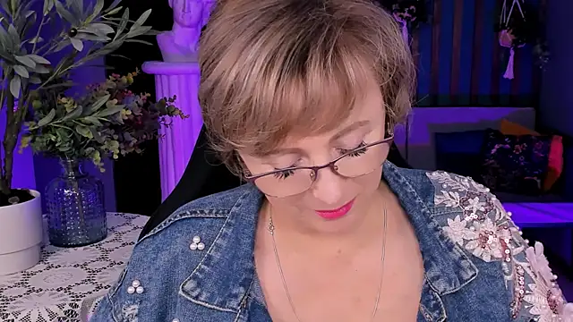 Snapshot of sugar_vivien chatting on October 15, 2025, 1:30 pm sugar vivien online show from October 15, 2025, 1:30 pm