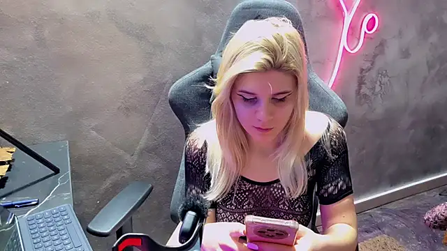 LeylaRosse online show from February 17, 2026, 7:49 am